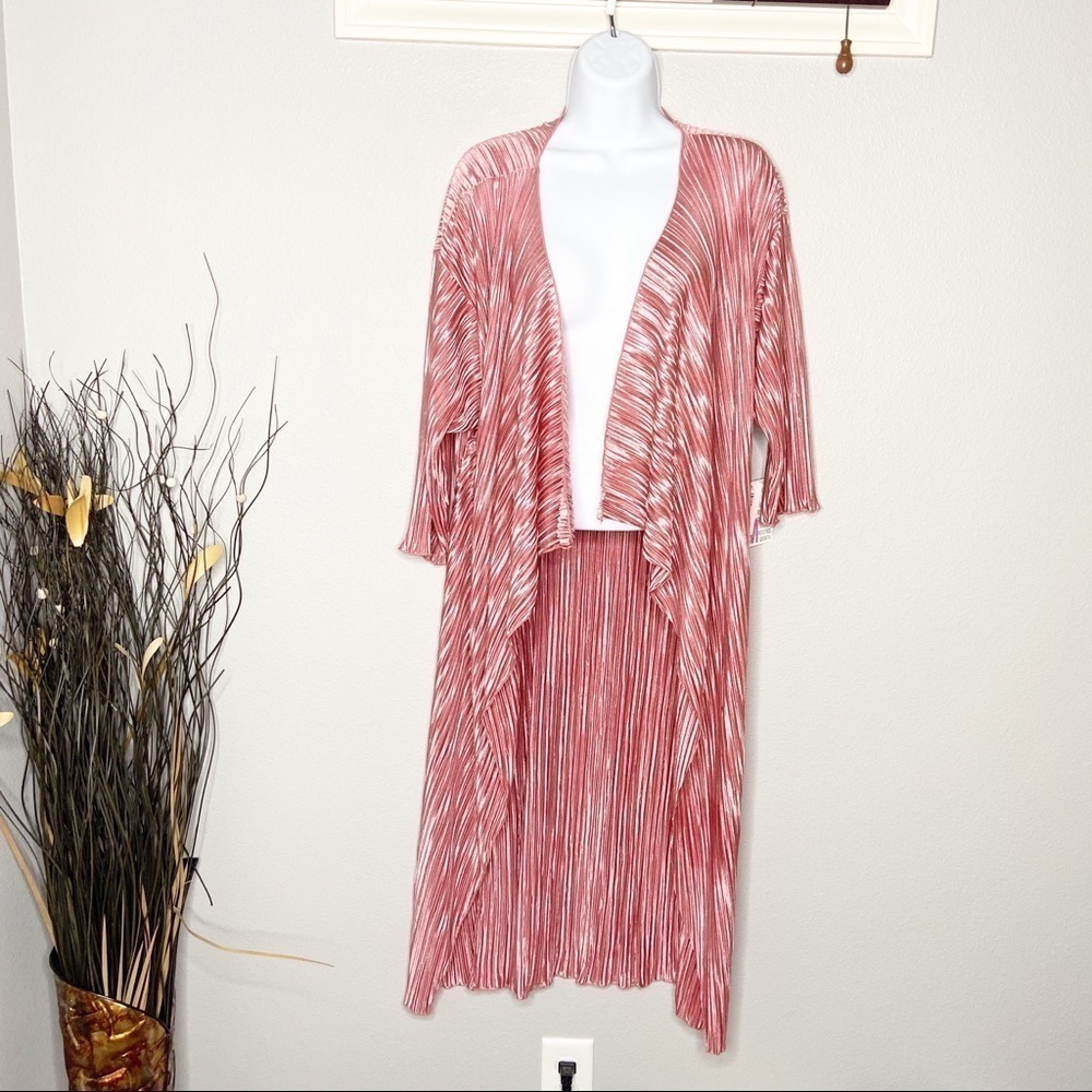 LuLaRoe Shirley rose blush shimmer pink pleated M